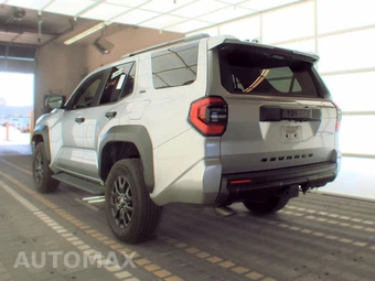 2025 Toyota 4Runner SR5 - miniatura 8