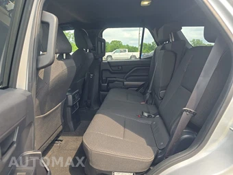2025 Toyota 4Runner SR5 - miniatura 13