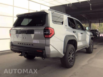 2025 Toyota 4Runner SR5 - miniatura 4