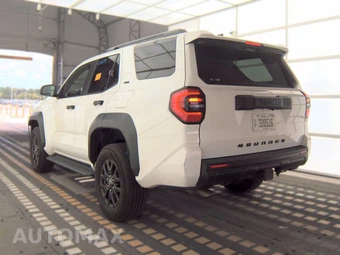 2025 Toyota 4Runner SR5 - miniatura 6