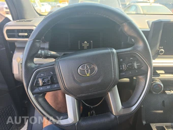 2025 Toyota 4Runner SR5 - miniatura 10