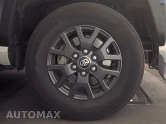 2025 Toyota 4Runner SR5 - miniatura 10