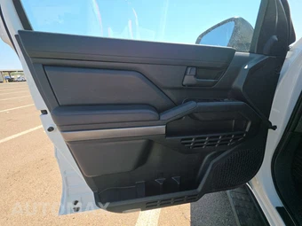 2025 Toyota 4Runner SR5 - miniatura 15