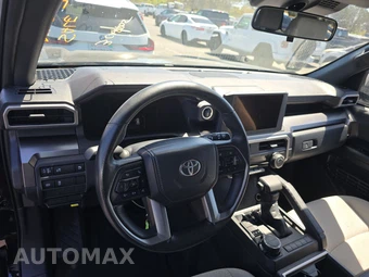 2025 Toyota 4Runner SR5 - miniatura 11