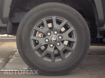 2025 Toyota 4Runner SR5 - miniatura 11