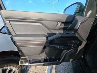 2025 Toyota 4Runner SR5 - miniatura 9