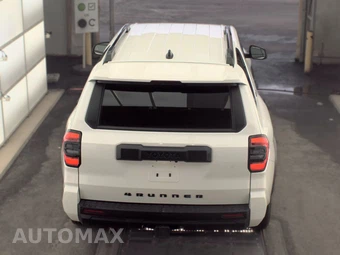 2025 Toyota 4Runner SR5 - miniatura 5