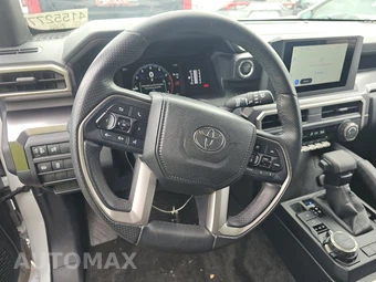 2025 Toyota 4Runner SR5 - miniatura 10