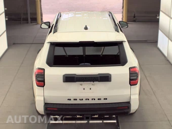 2025 Toyota 4Runner SR5 - miniatura 5