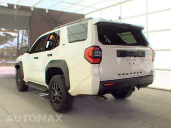2025 Toyota 4Runner SR5 - miniatura 6