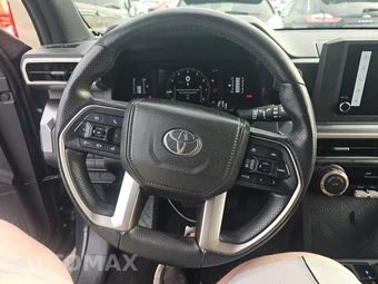 2025 Toyota 4Runner SR5 - miniatura 10