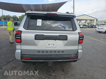 2025 Toyota 4Runner SR5 - miniatura 5