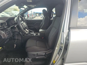 2025 Toyota 4Runner SR5 - miniatura 7