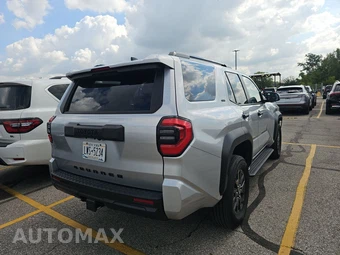 2025 Toyota 4Runner SR5 - miniatura 4