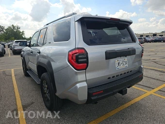 2025 Toyota 4Runner SR5 - miniatura 6