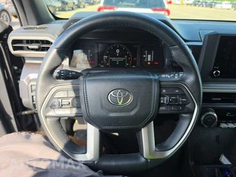 2025 Toyota 4Runner SR5 - miniatura 10