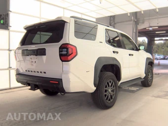 2025 Toyota 4Runner SR5 - miniatura 4