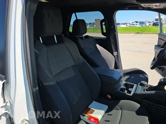 2025 Toyota 4Runner SR5 - miniatura 8