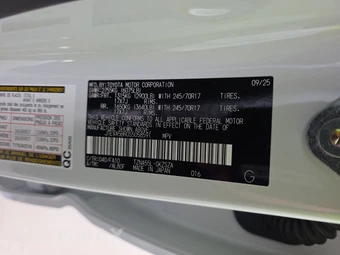 2025 Toyota 4Runner SR5 - miniatura 14