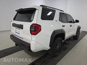 2025 Toyota 4Runner SR5 - miniatura 4