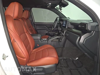 2025 Toyota 4Runner SR5 - miniatura 8
