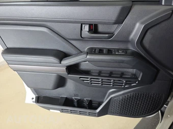 2025 Toyota 4Runner SR5 - miniatura 9