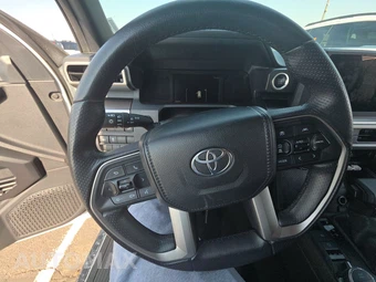 2025 Toyota 4Runner SR5 - miniatura 10