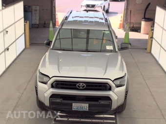 2025 Toyota 4Runner SR5 - miniatura 2