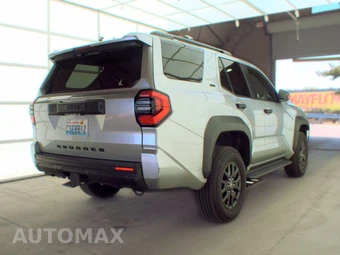 2025 Toyota 4Runner SR5 - miniatura 4