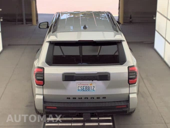 2025 Toyota 4Runner SR5 - miniatura 5