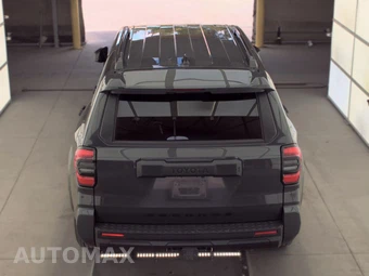 2025 Toyota 4Runner SR5 - miniatura 6