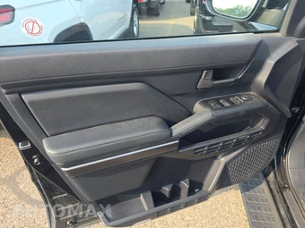 2025 Toyota 4Runner SR5 - miniatura 9