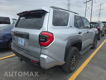 2025 Toyota 4Runner SR5 - miniatura 4