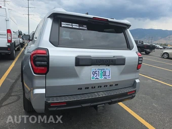 2025 Toyota 4Runner SR5 - miniatura 5