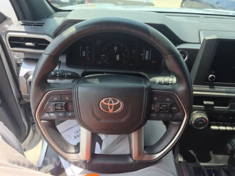 2025 Toyota 4Runner SR5 - miniatura 10
