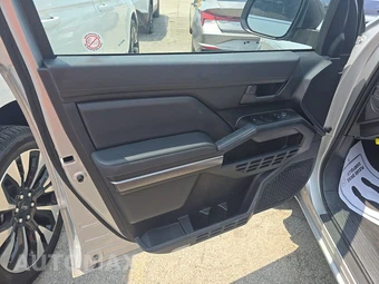 2025 Toyota 4Runner SR5 - miniatura 9