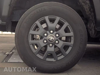 2025 Toyota 4Runner SR5 - miniatura 11