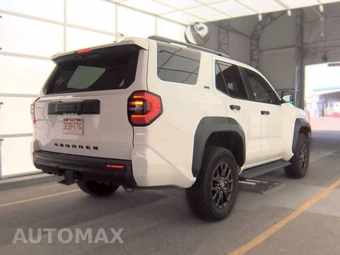2025 Toyota 4Runner SR5 - miniatura 4
