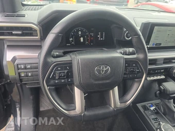 2025 Toyota 4Runner SR5 - miniatura 10