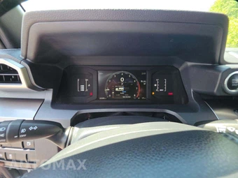 2025 Toyota 4Runner SR5 - miniatura 6