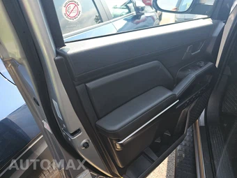 2025 Toyota 4Runner SR5 - miniatura 9