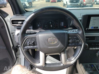 2025 Toyota 4Runner SR5 - miniatura 10