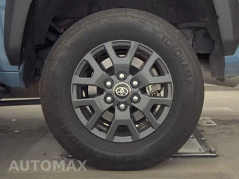 2025 Toyota 4Runner SR5 - miniatura 12