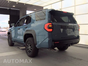 2025 Toyota 4Runner SR5 - miniatura 8