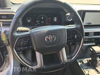 2025 Toyota 4Runner SR5 - miniatura 10