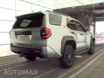 2025 Toyota 4Runner SR5 - miniatura 4