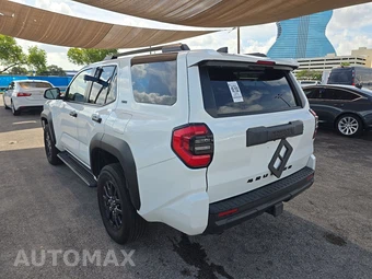 2025 Toyota 4Runner SR5 - miniatura 6
