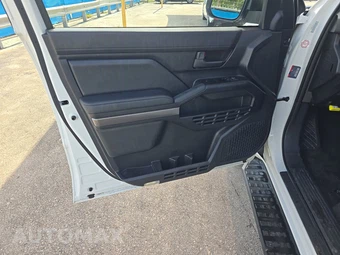 2025 Toyota 4Runner SR5 - miniatura 9