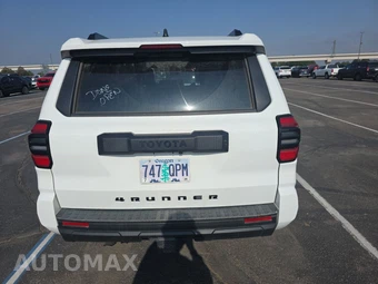 2025 Toyota 4Runner SR5 - miniatura 5