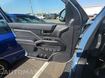 2025 Toyota 4Runner SR5 - miniatura 15